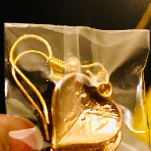 Pretty, Dainty, Sparkly Blue Hearts Earrings - Picture 3 of 3